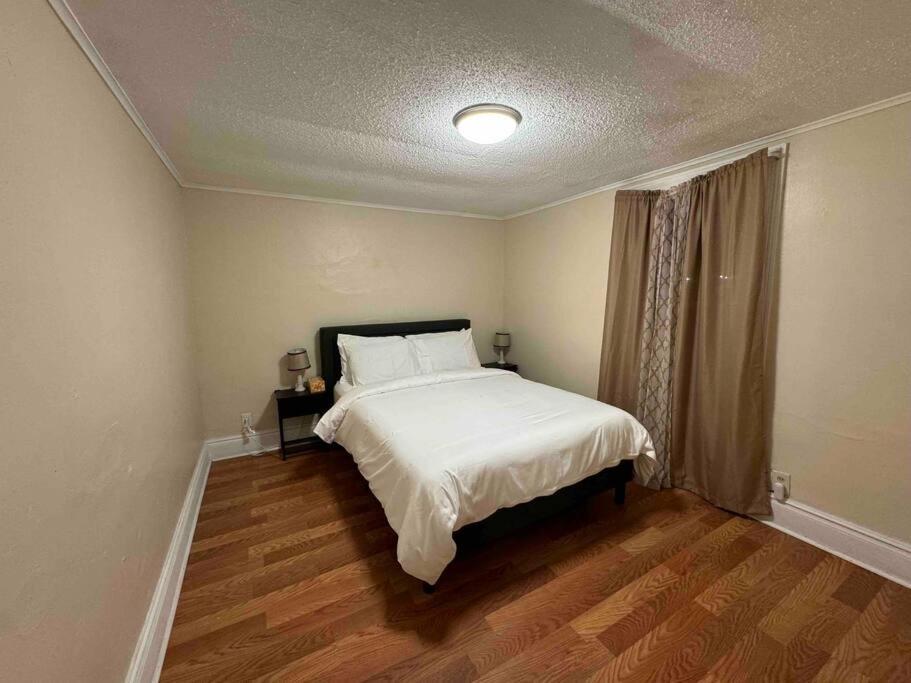 Comforting Getaway-Sleeps 6-Walk To Falls! Niagara Falls Exterior photo