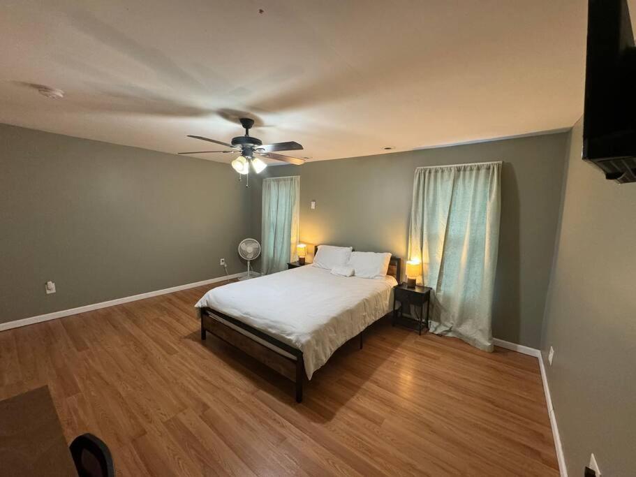 Comforting Getaway-Sleeps 6-Walk To Falls! Niagara Falls Exterior photo